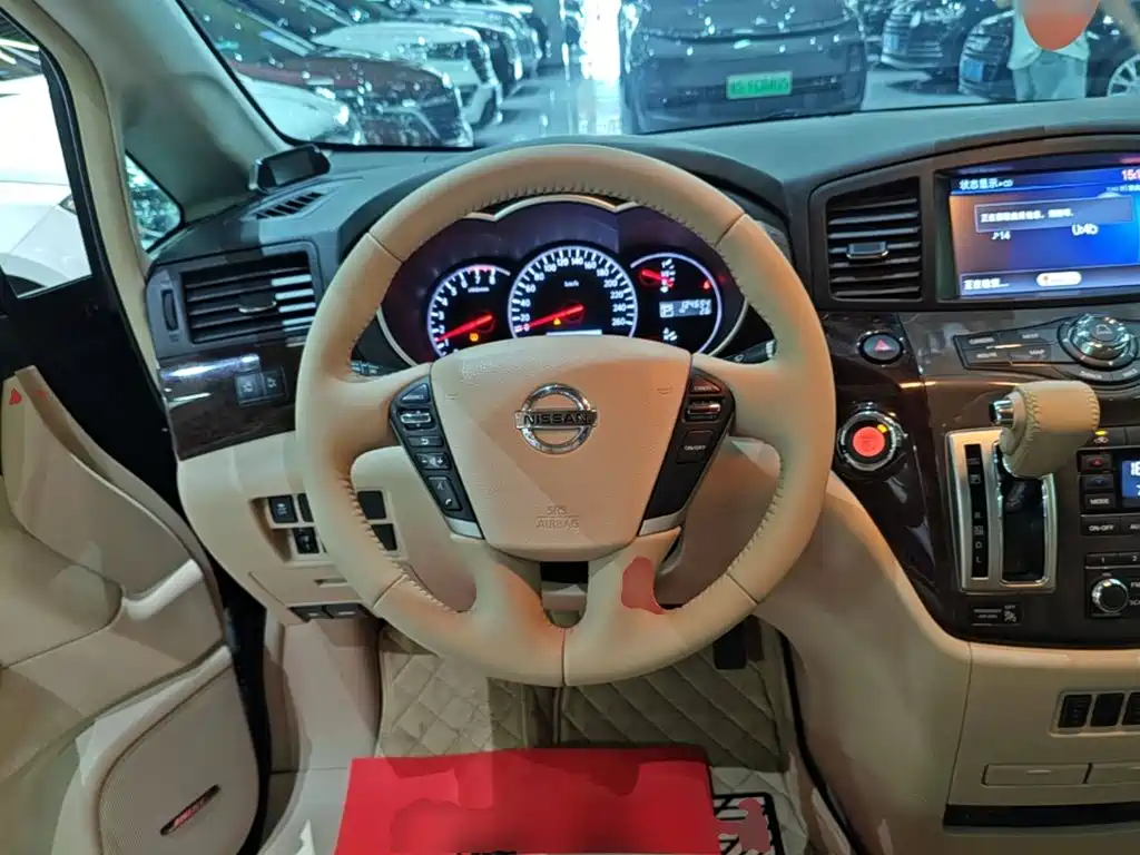 Nissan Quest 2015 — фото 11