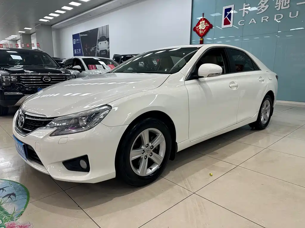 Toyota Reiz 2015 — фото 2