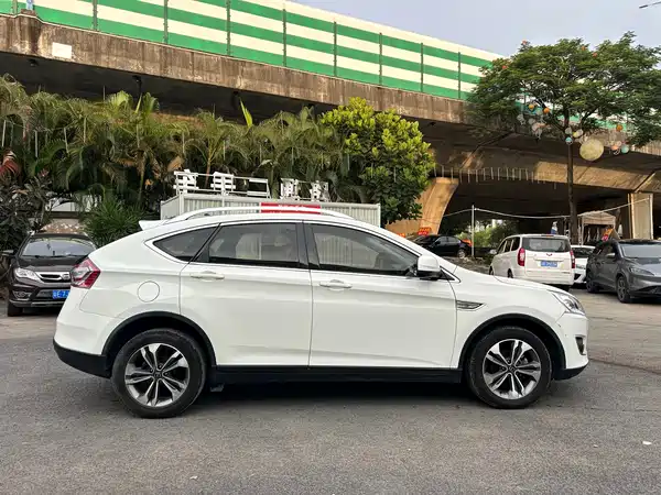 Luxgen You6 SUV 2015