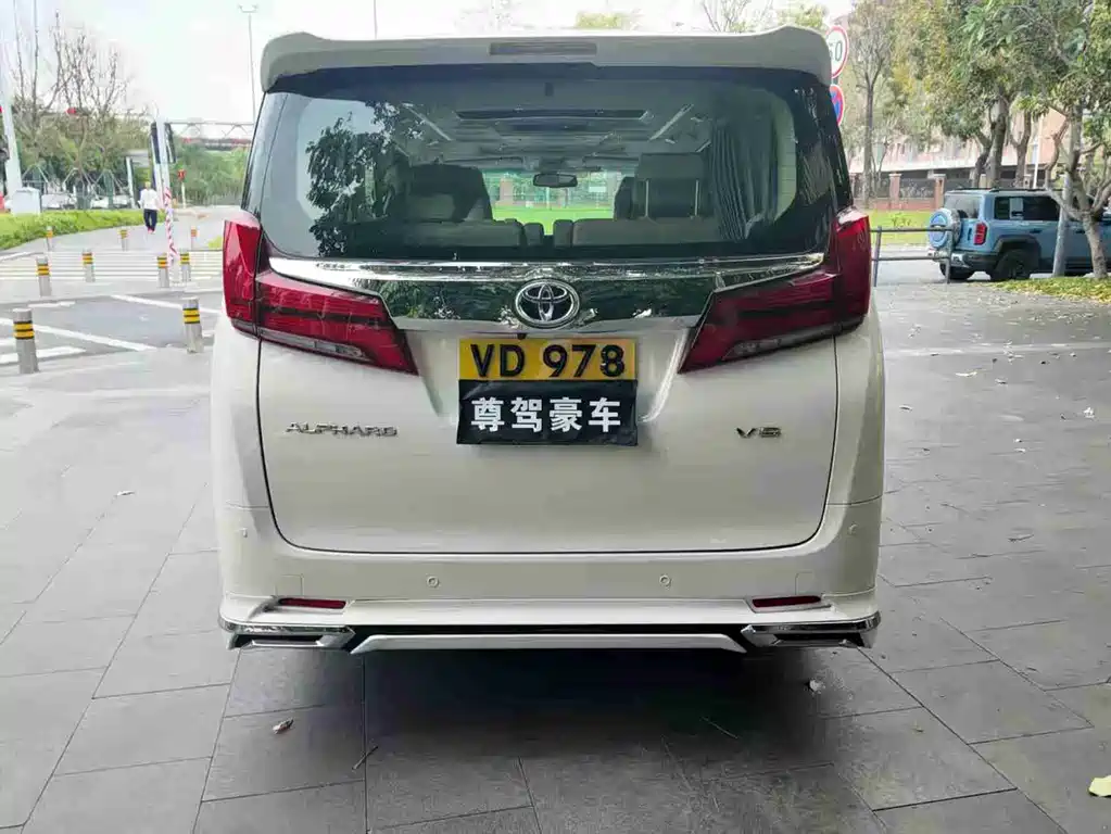 Toyota Alphard 2017 — фото 8