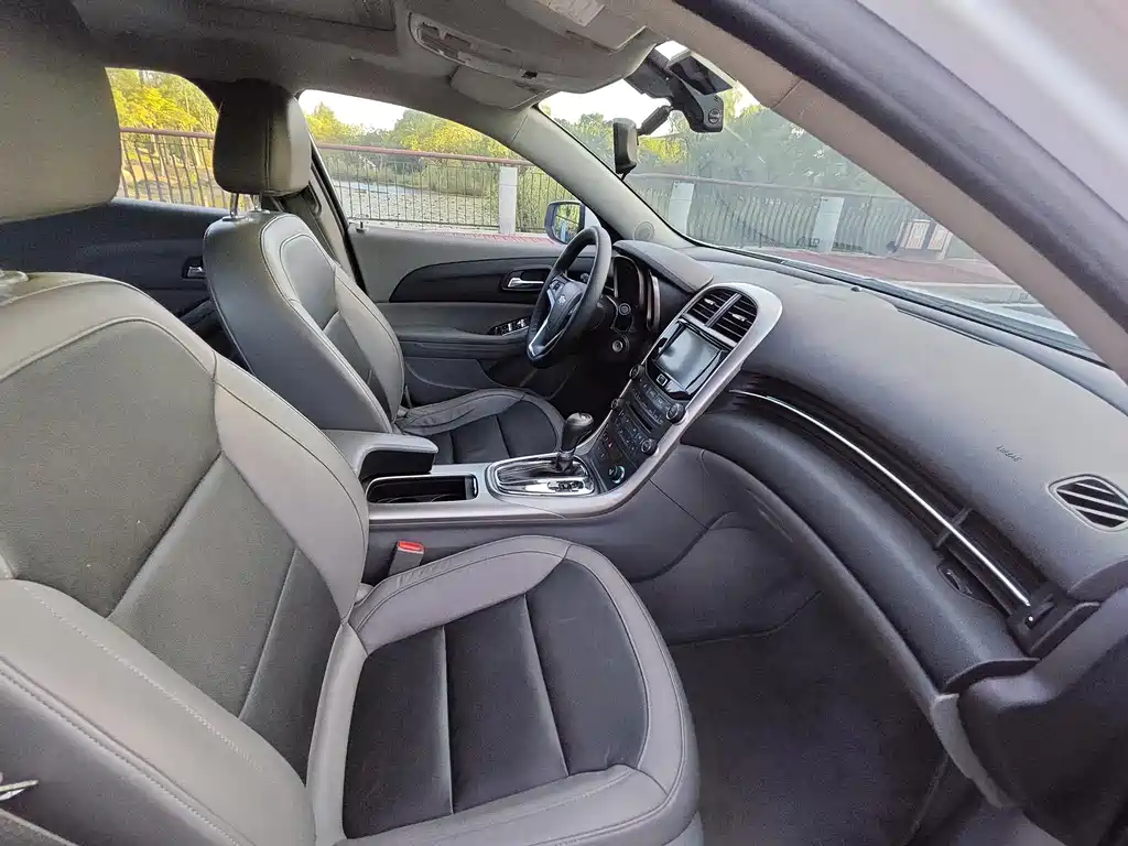 Chevrolet Malibu 2015 — фото 12