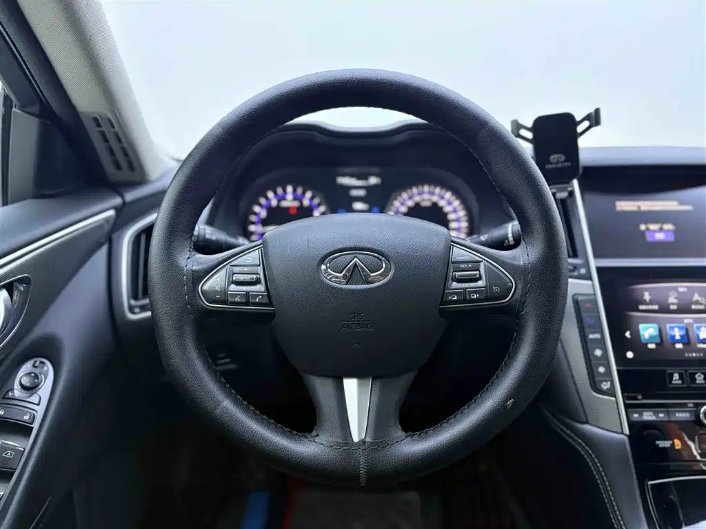 Infiniti Q50L 2017 — фото 14