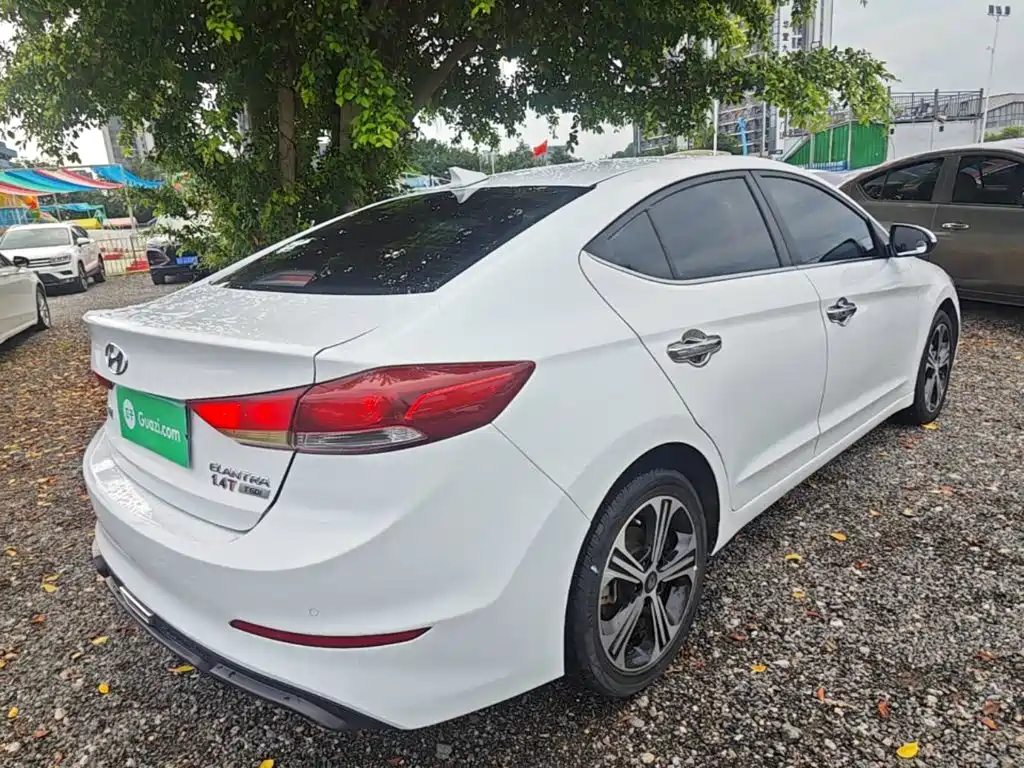 Hyundai Elantra 2019 — фото 7