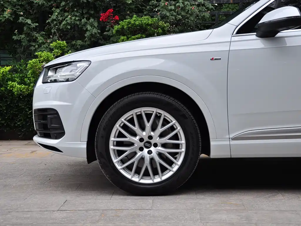 Audi Q7 2018 — фото 18