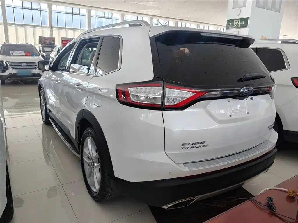 Ford Edge 2016 — фото 22