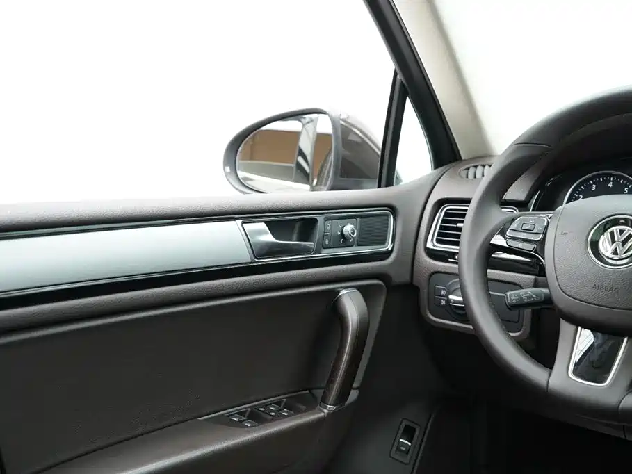 Volkswagen Touareg 2018 — фото 19