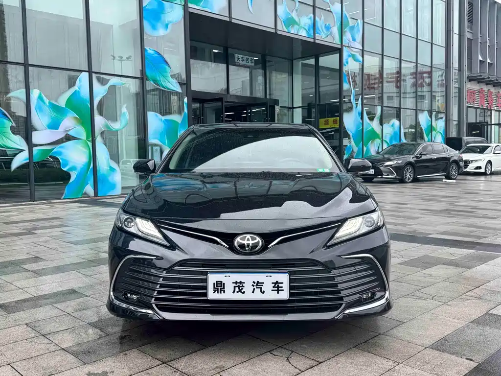 Toyota Camry 2021 — фото 1