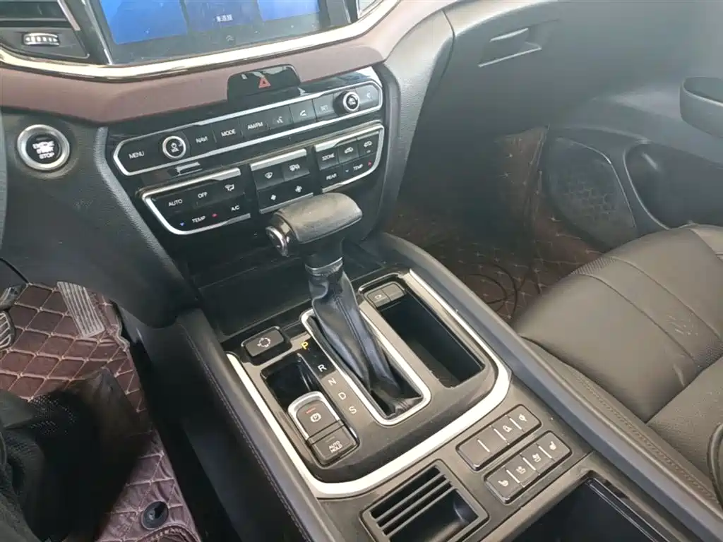 GAC Motor Trumpchi GS8 2017 — фото 14