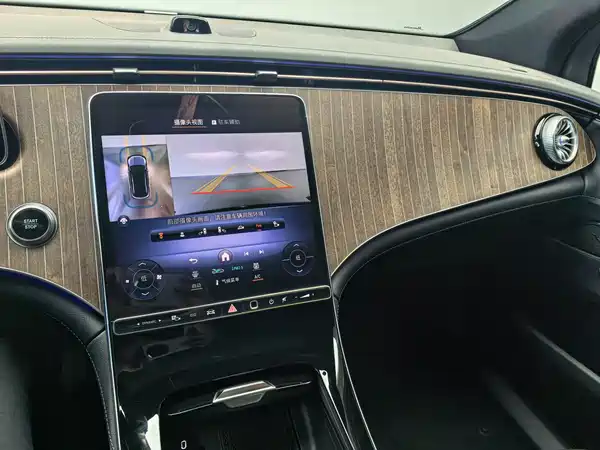 Mercedes-Benz EQE SUV 2025