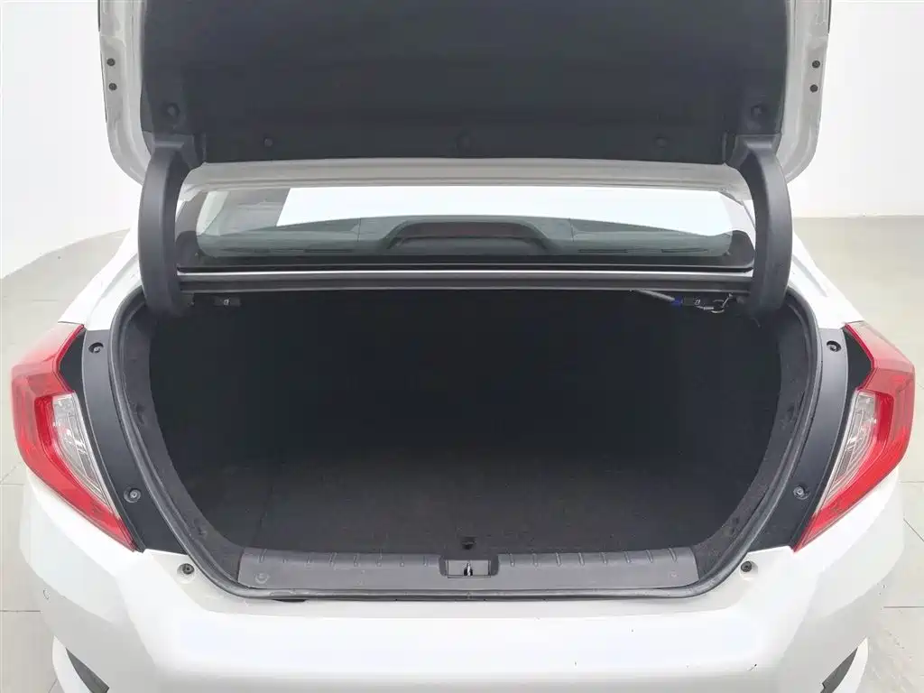 Honda Civic 2018 — фото 16