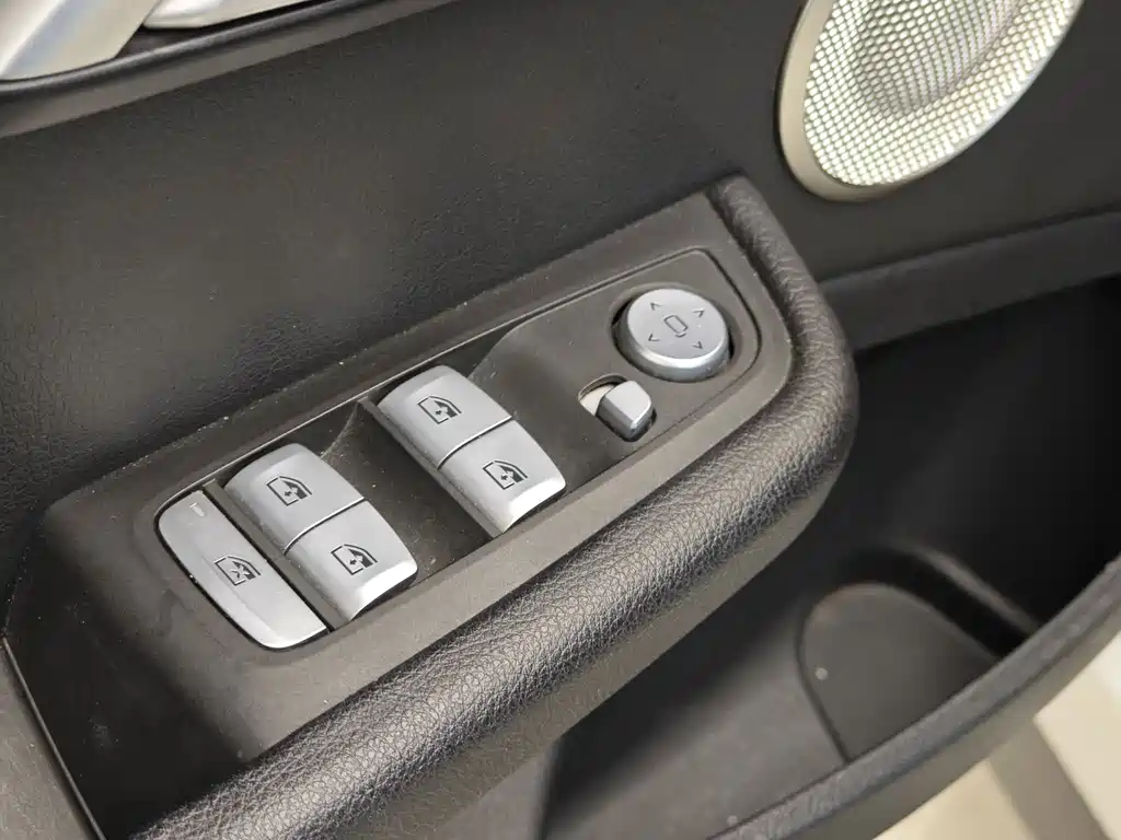 BMW 1 Series 2023 — фото 10