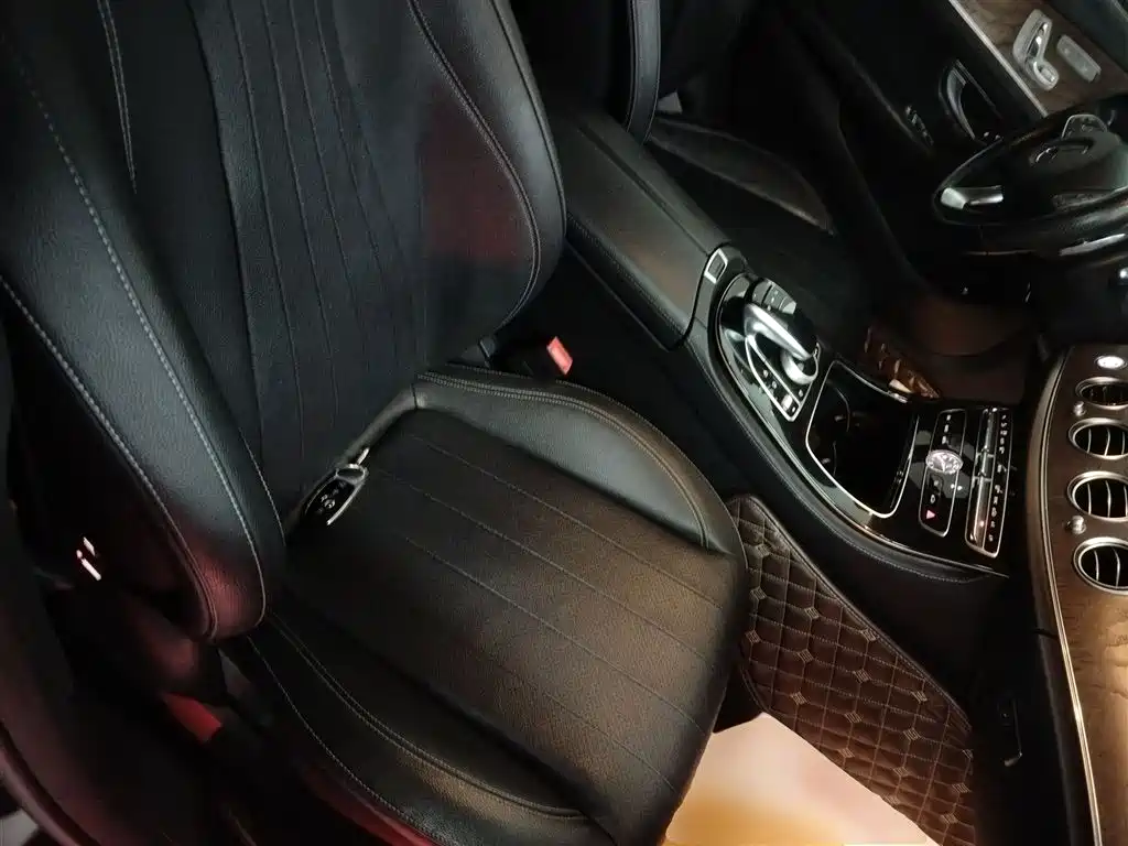 Mercedes-Benz E-Class 2016 — фото 16