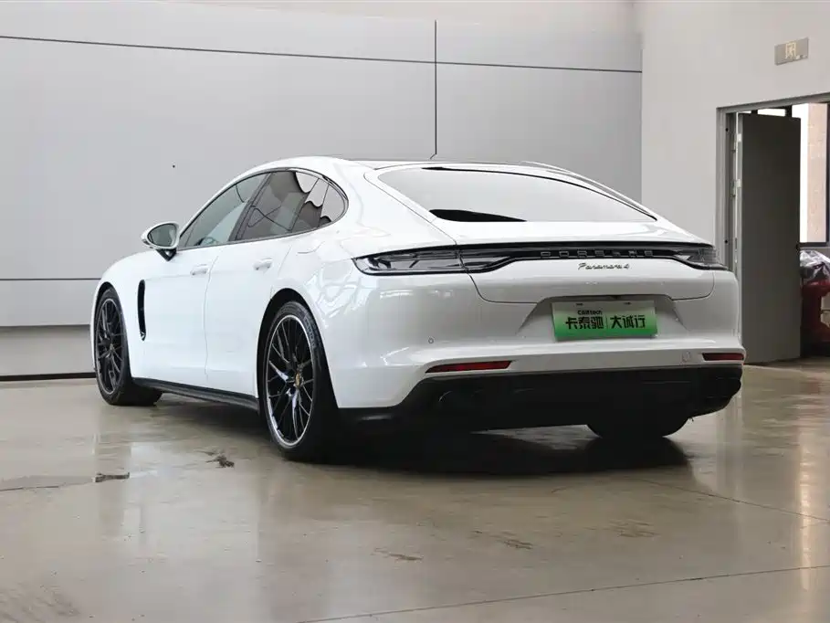 Porsche Panamera Hybrid 2023 — фото 39