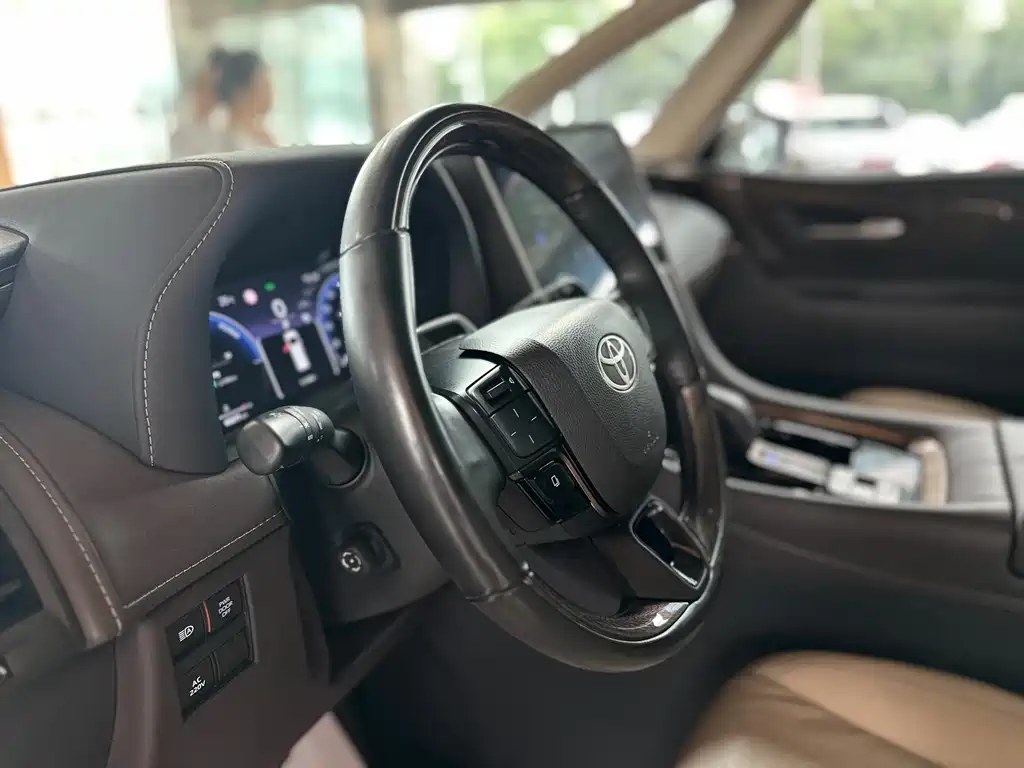 Toyota Alphard 2024 — фото 9