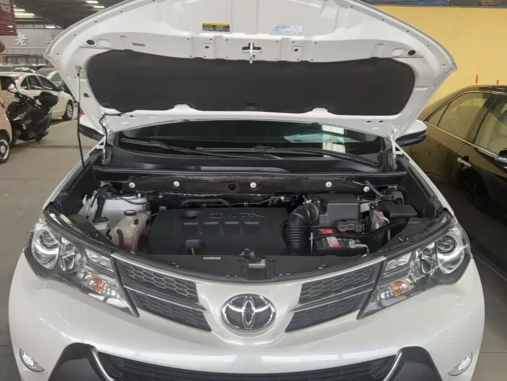 Toyota RAV4 2016 — фото 12