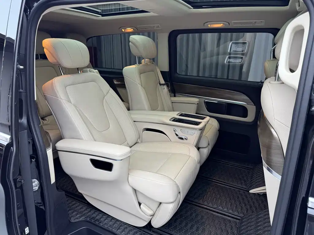Mercedes-Benz V-Class 2020 — фото 21