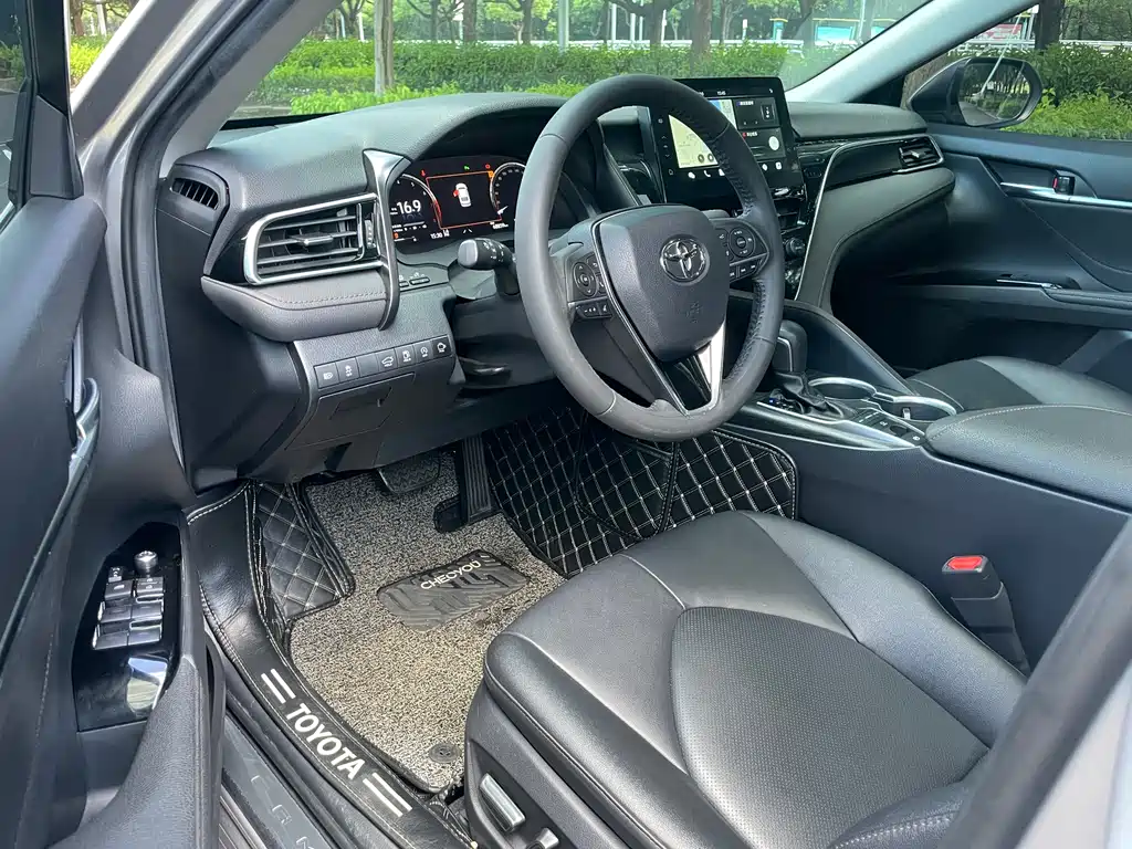 Toyota Camry 2022 — фото 14