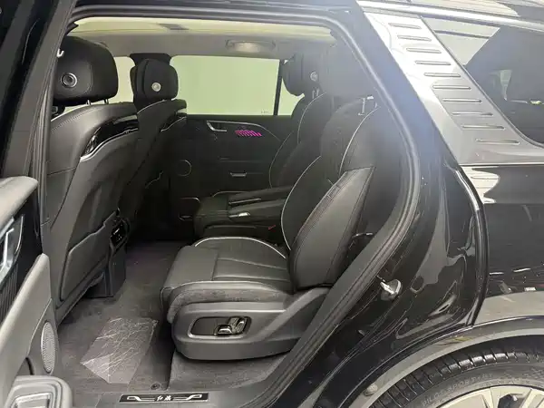 Hongqi E-HS9 2023