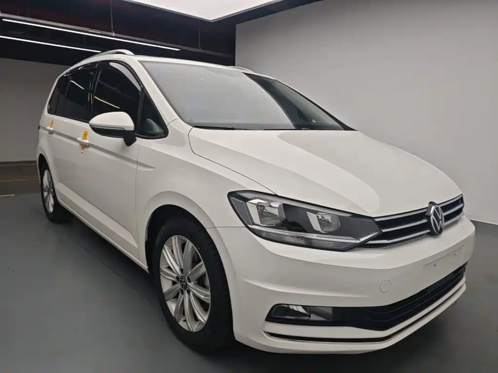 Volkswagen Touran 2022 — фото 4