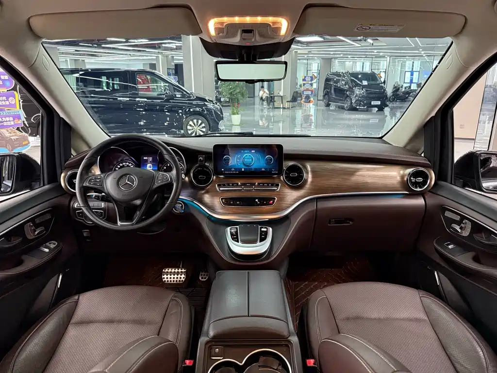 Mercedes-Benz V-Class 2022 — фото 16