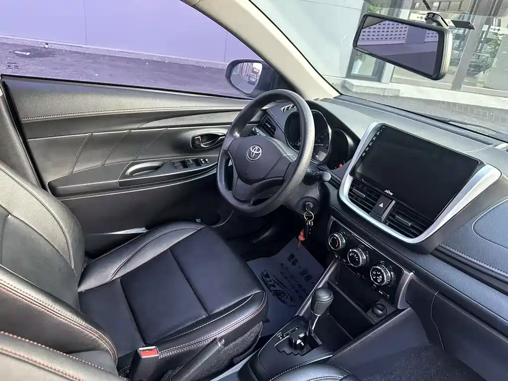 Toyota Yaris L 2018 — фото 10