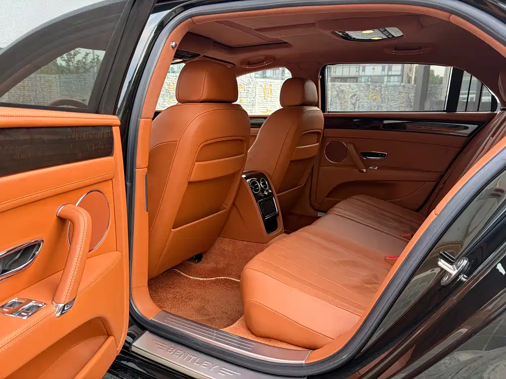 Bentley Flying Spur 2014 — фото 15