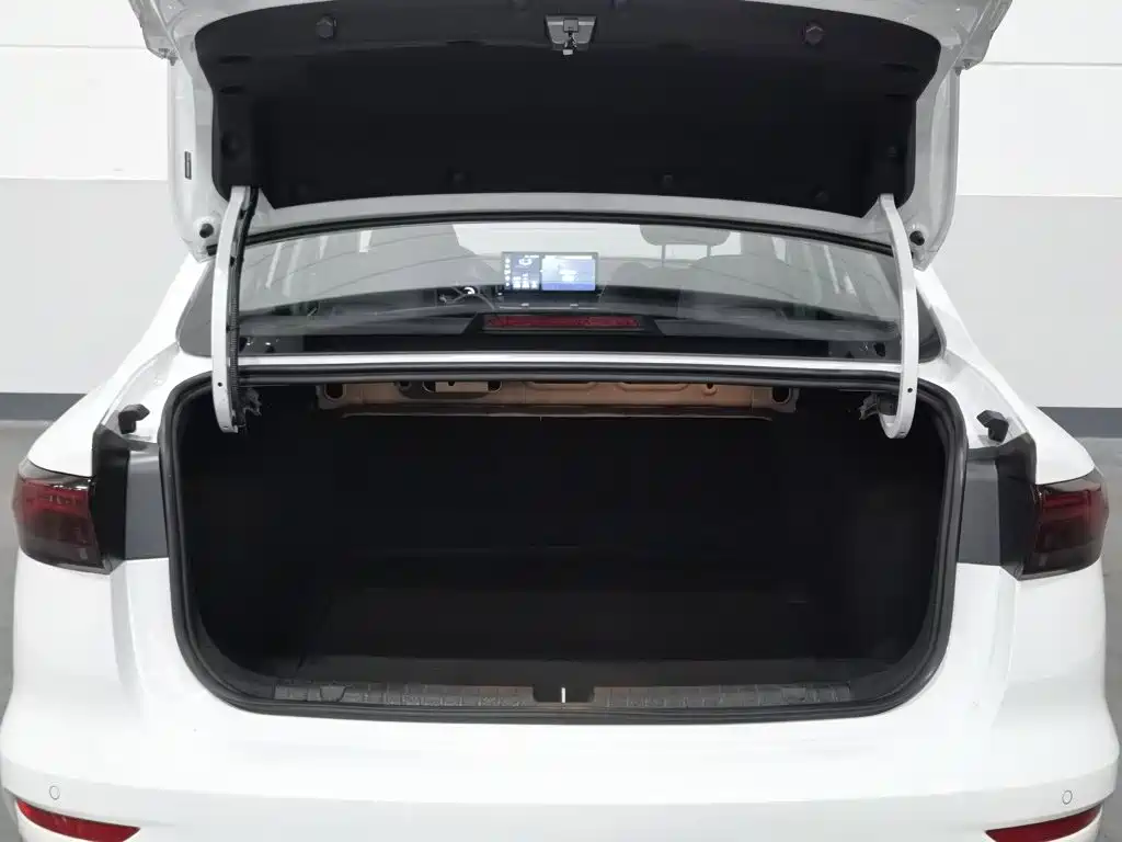 Geely Emgrand 2025 — фото 16