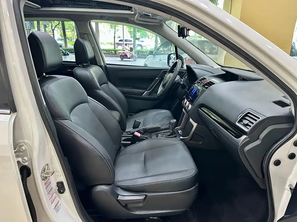 Subaru Forester 2018 — фото 10