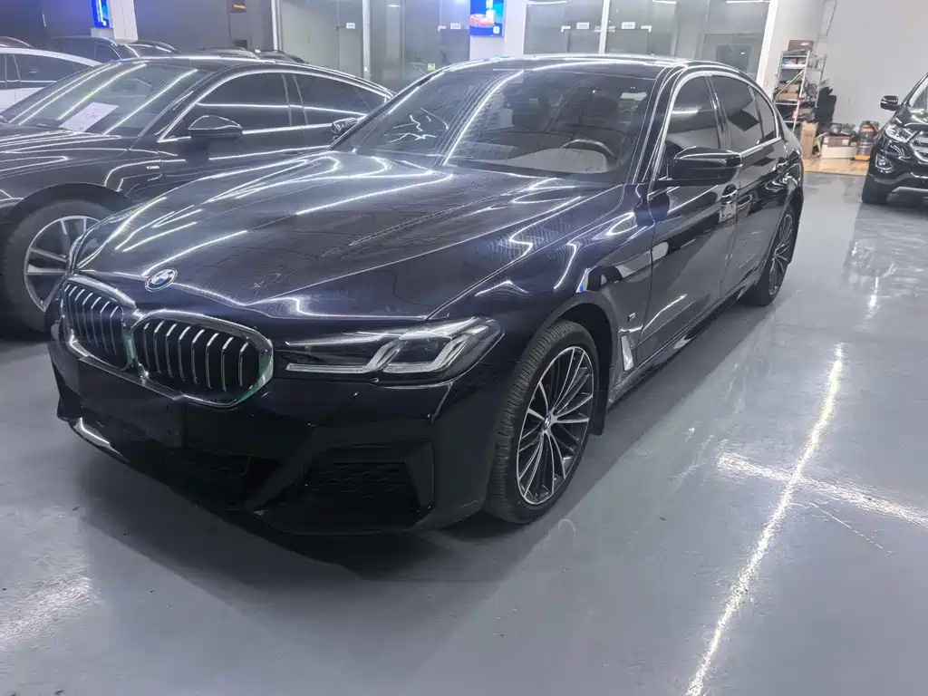 BMW 5 Series 2022 — фото 1