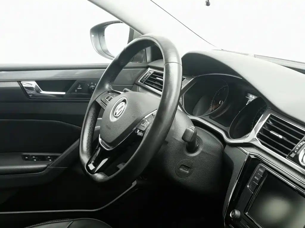 Volkswagen Passat 2018 — фото 22