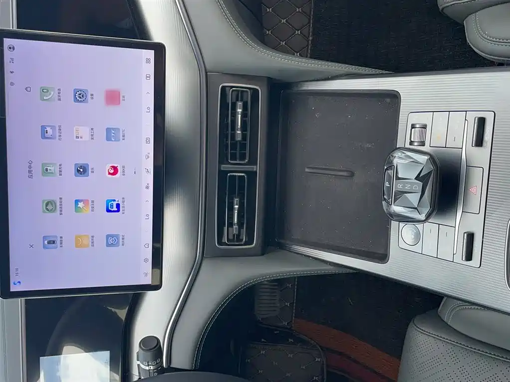 BYD L DM-i 2025 — фото 16