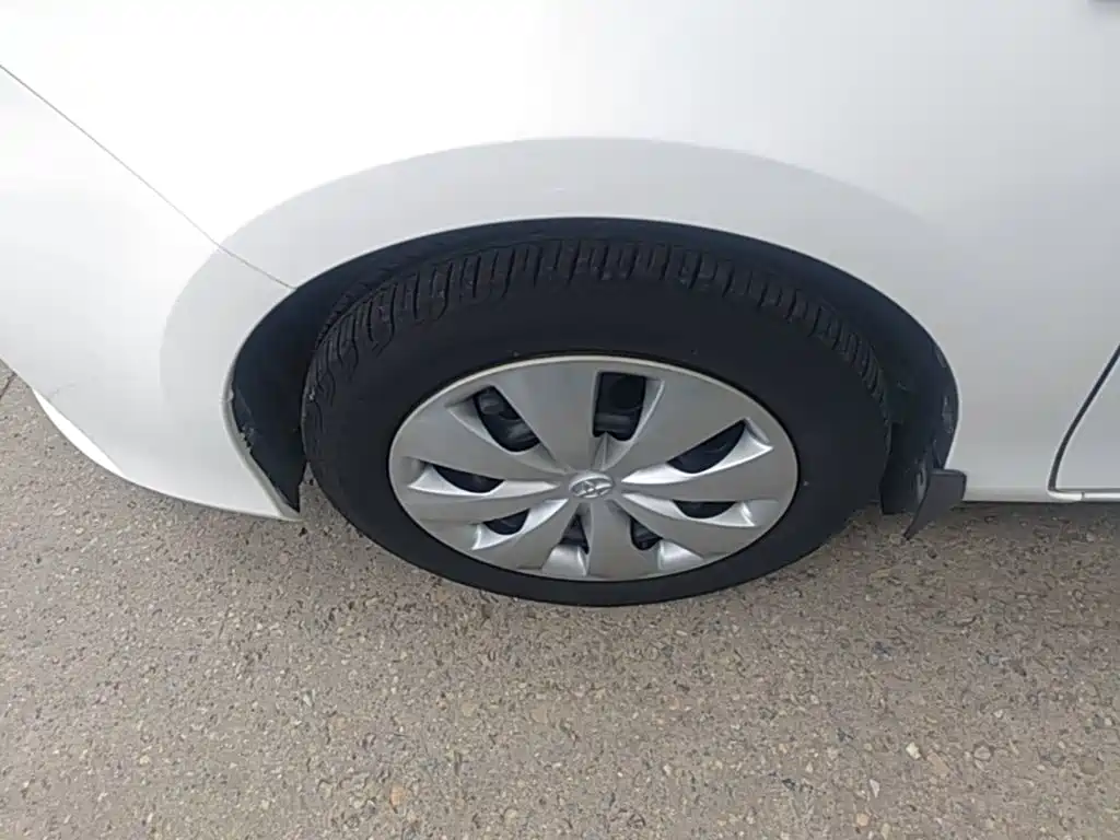 Toyota Yaris L 2017 — фото 23