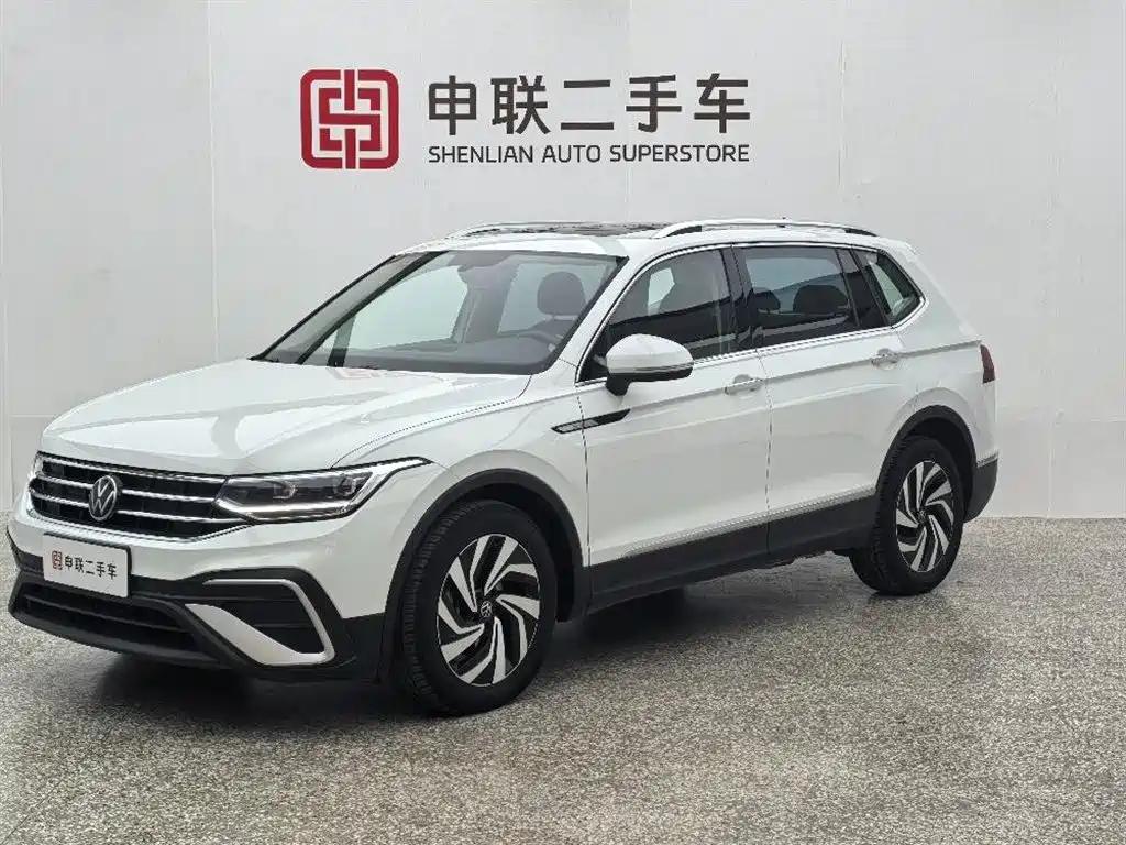 Volkswagen Tiguan L 2023 — фото 1