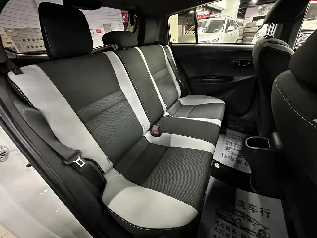 Toyota Yaris L 2022 — фото 11