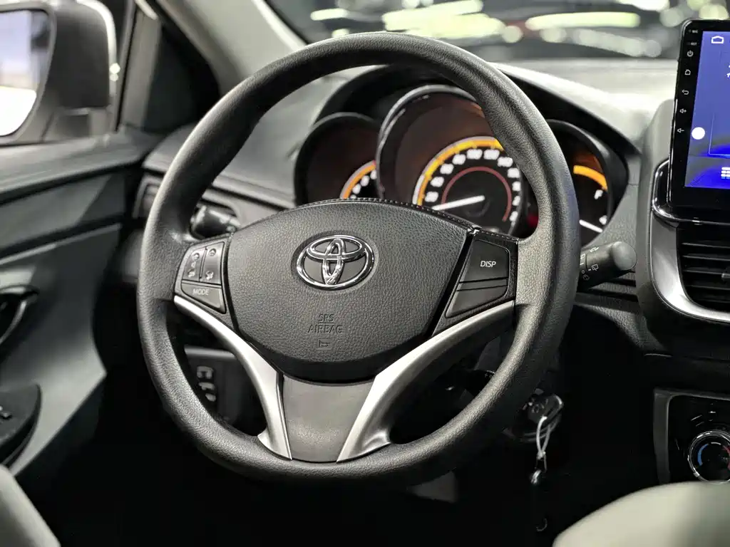 Toyota Yaris L 2022 — фото 15