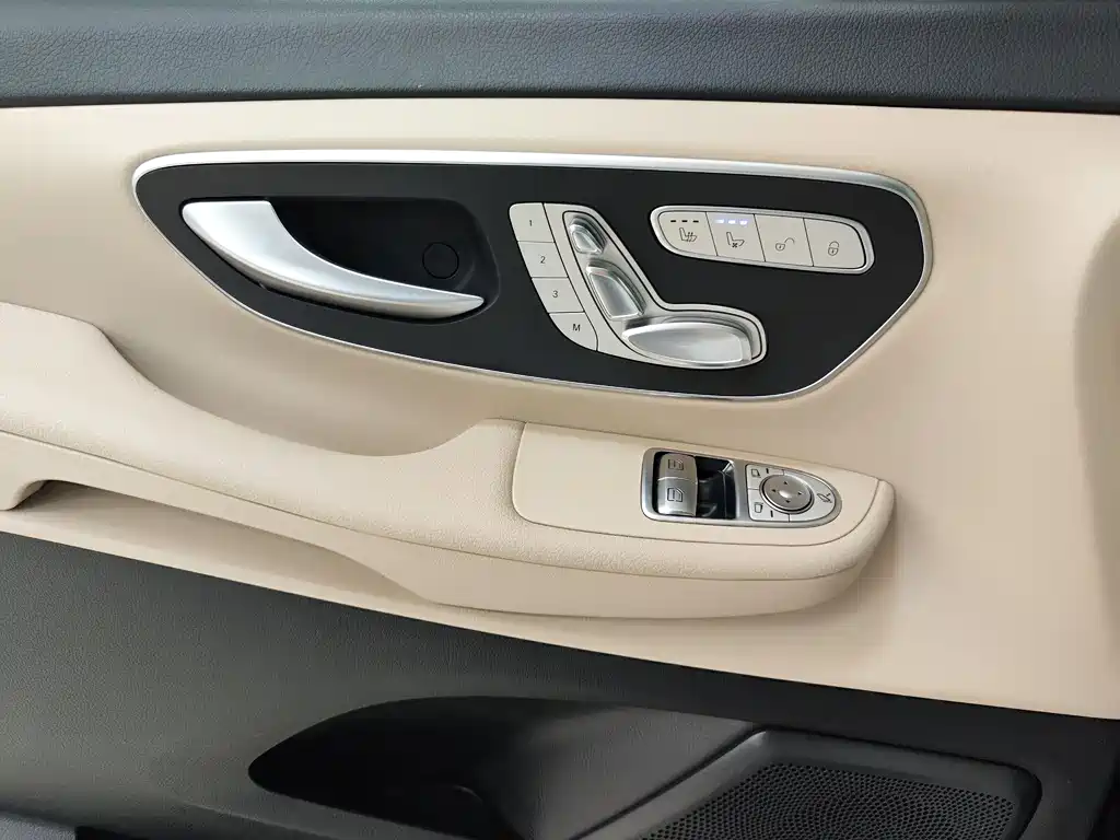 Mercedes-Benz V-Class 2023 — фото 16
