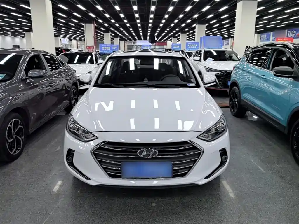 Hyundai Elantra 2016 — фото 3