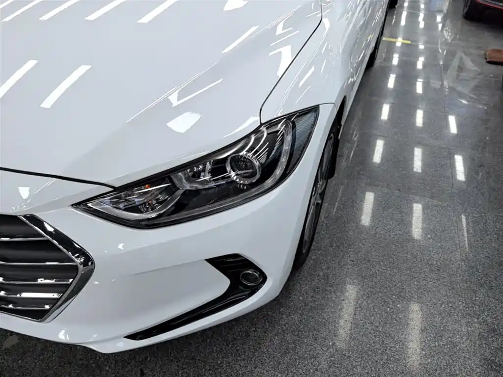 Hyundai Elantra 2016 — фото 24