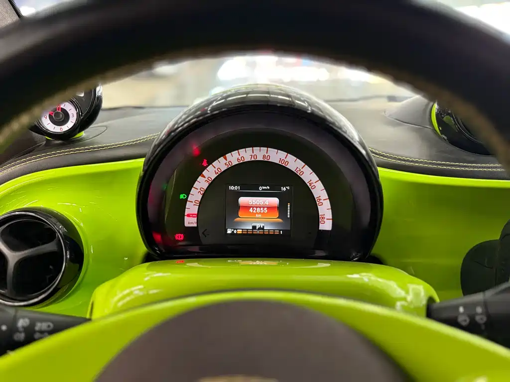 smart Fortwo 2018 — фото 15