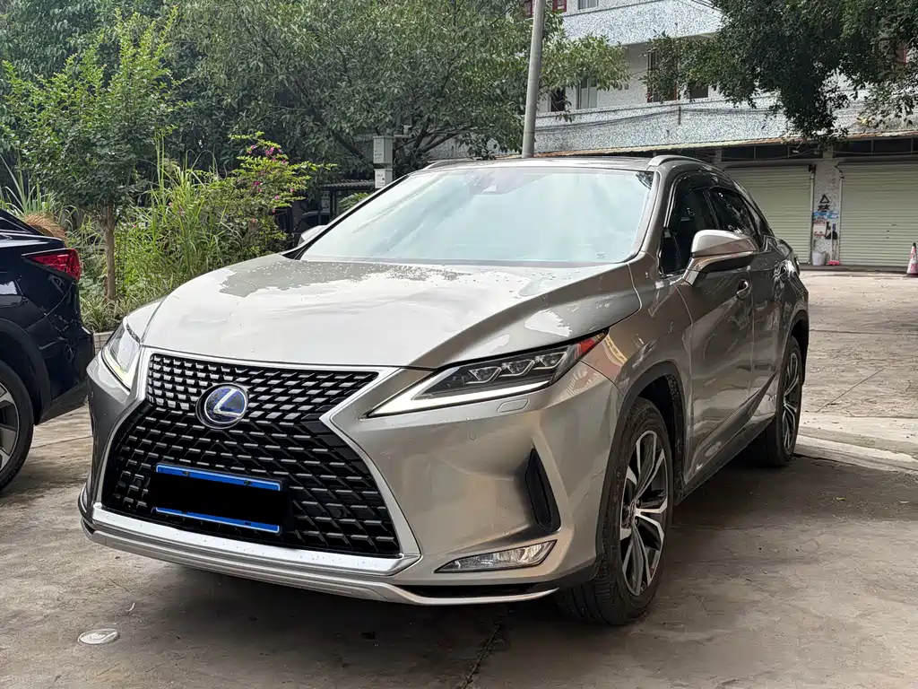 Lexus RX 2022 — фото 1