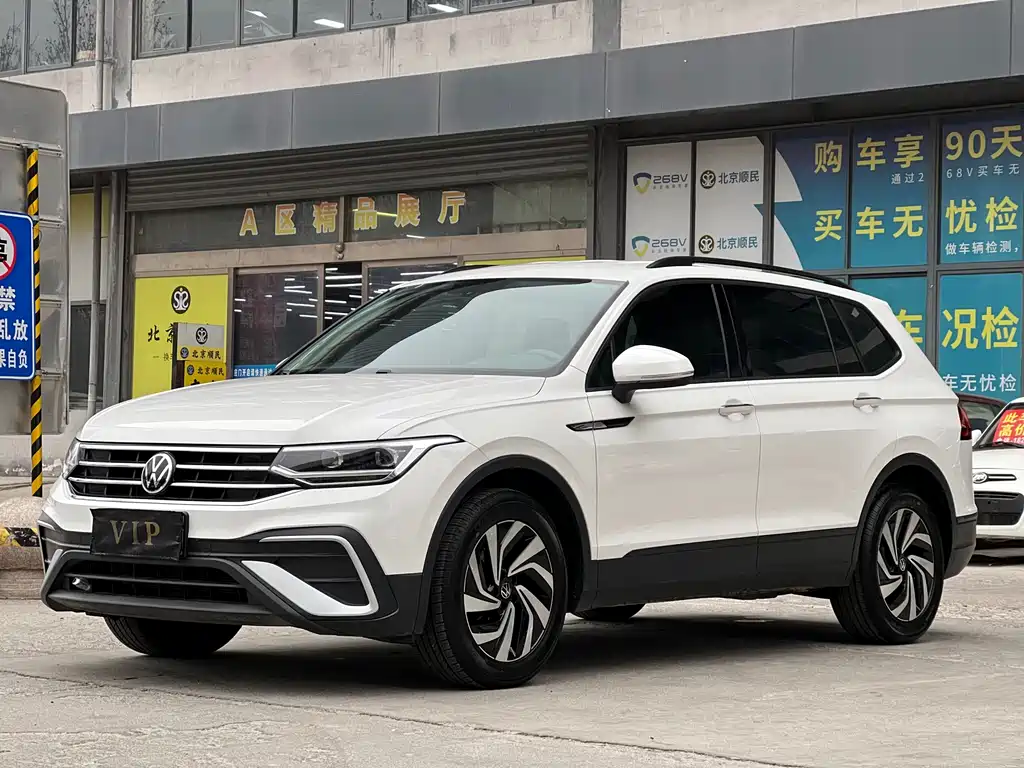 Volkswagen Tiguan L 2022 — фото 1