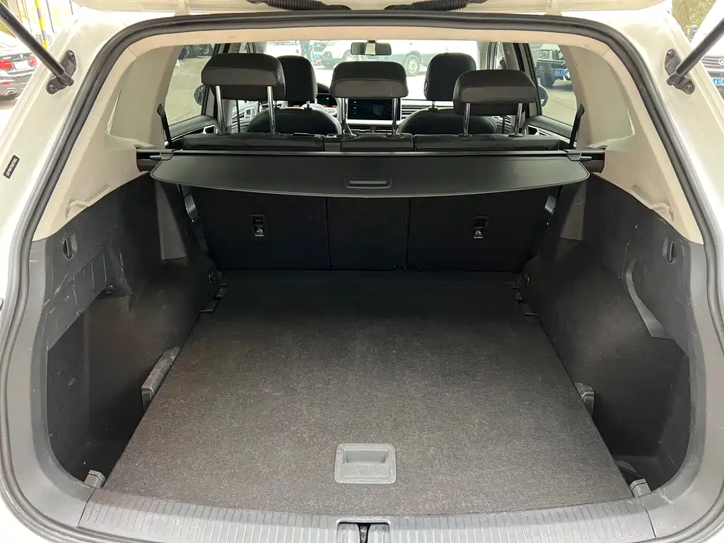 Volkswagen Tiguan L 2022 — фото 17