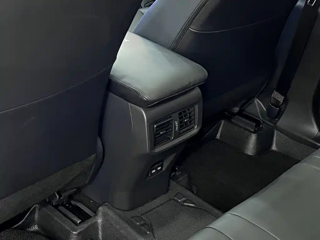 Toyota Wildlander 2023 — фото 19