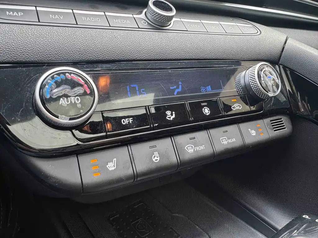 Hyundai Elantra 2023 — фото 29