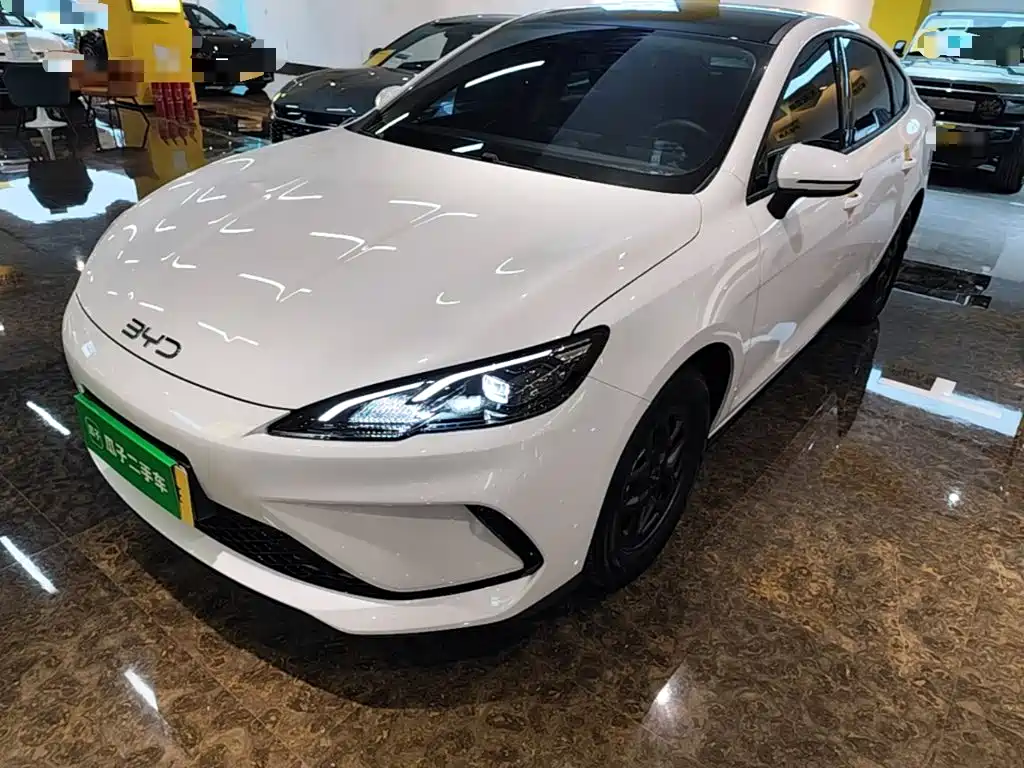 BYD Seal 05 DM-i 2026 — фото 1