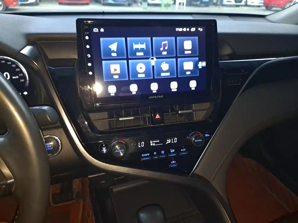 Toyota Camry 2023 — фото 10