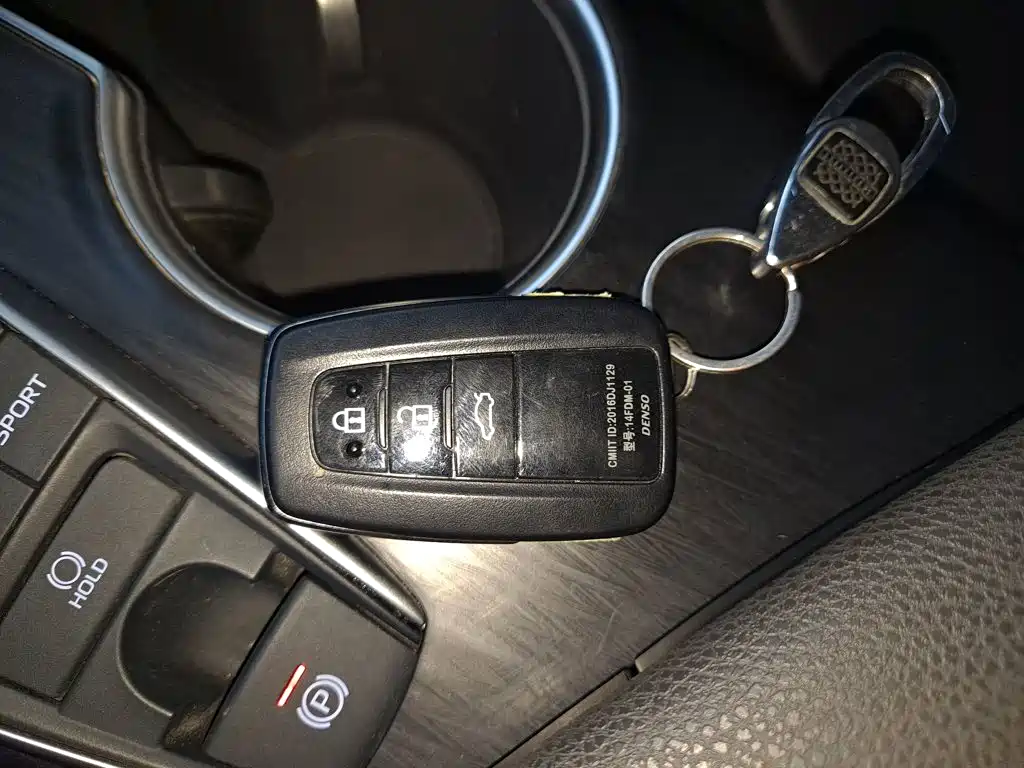 Toyota Camry 2023 — фото 18