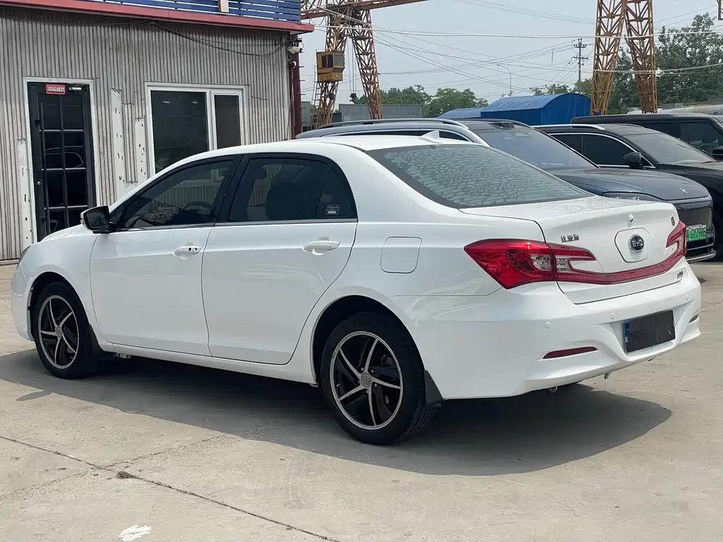 BYD Qin NEV 2015 — фото 6