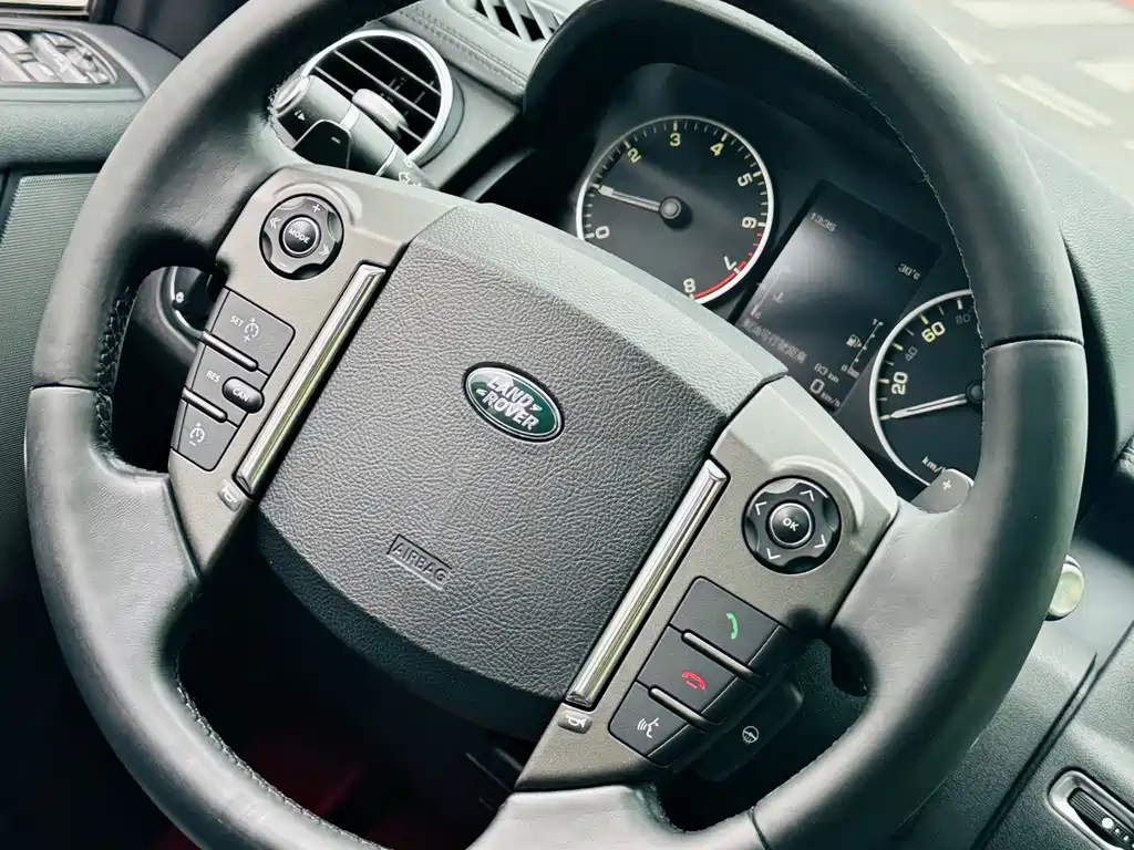 Land Rover Discovery 2016 — фото 19