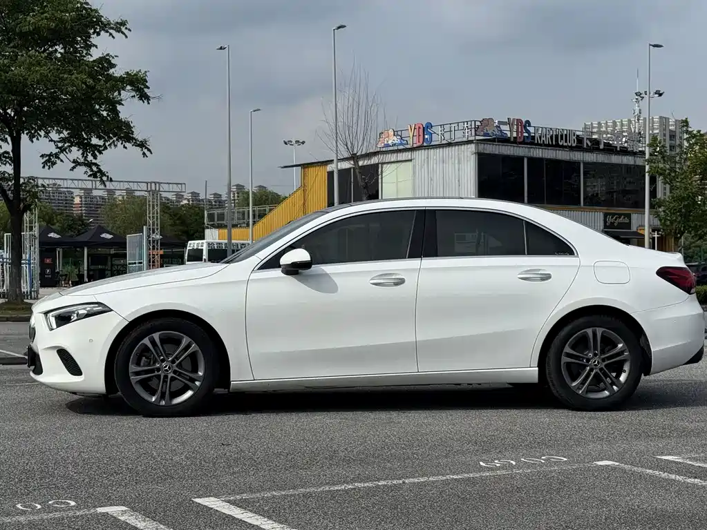 Mercedes-Benz A-Class 2019 — фото 3